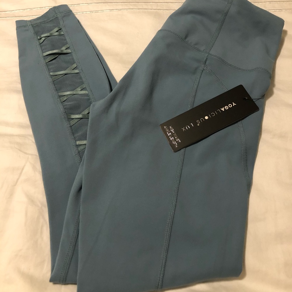 Yogalicious green yoga pants XS NWT 💚